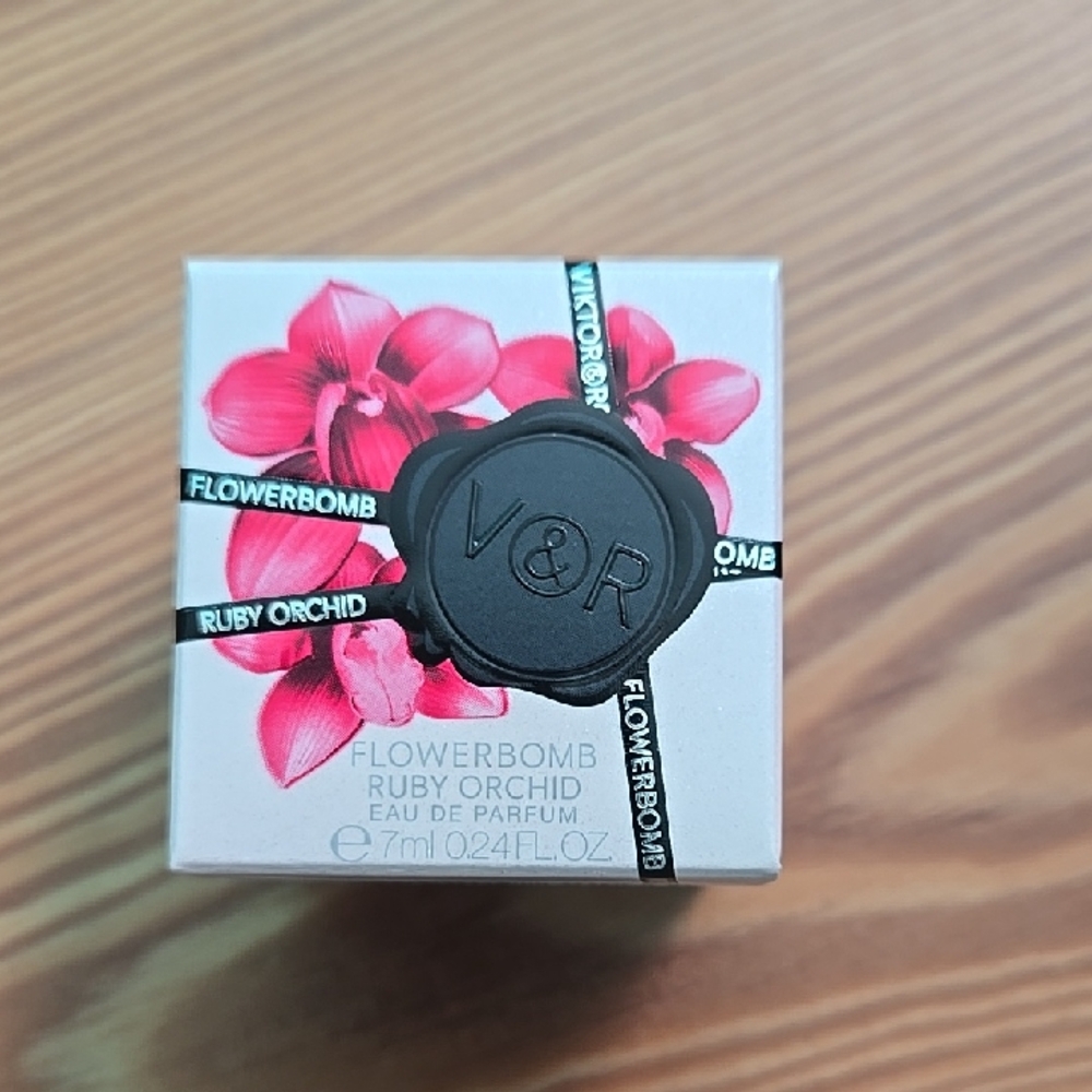 Viktor & Rolf Flowerbomb Ruby Orchid Pink & Black Miniature Eau De Parfum